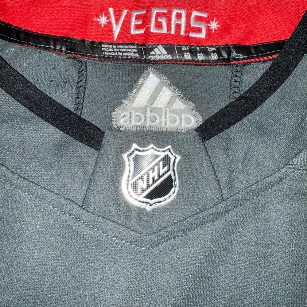 Vegas Golden Knights Jersey Size 60 Neal #18 NWT Adidas New Condition VGK Gray - Picture 9 of 14